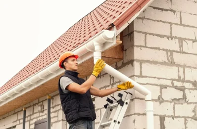 Pose et remplacement de gouttières à Créot